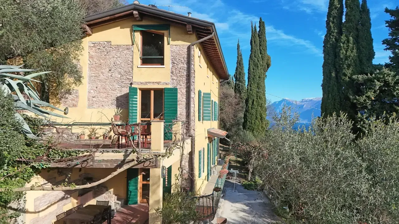 Country house with terrace and surrounding vegetation