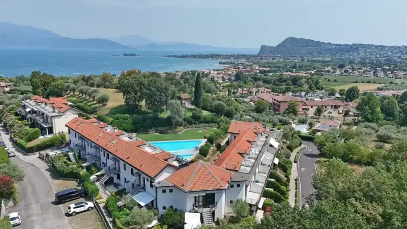 Wohnung mit Terrassen in einer Wohnanlage mit Pool in Manerba del Garda, Manerba del Garda