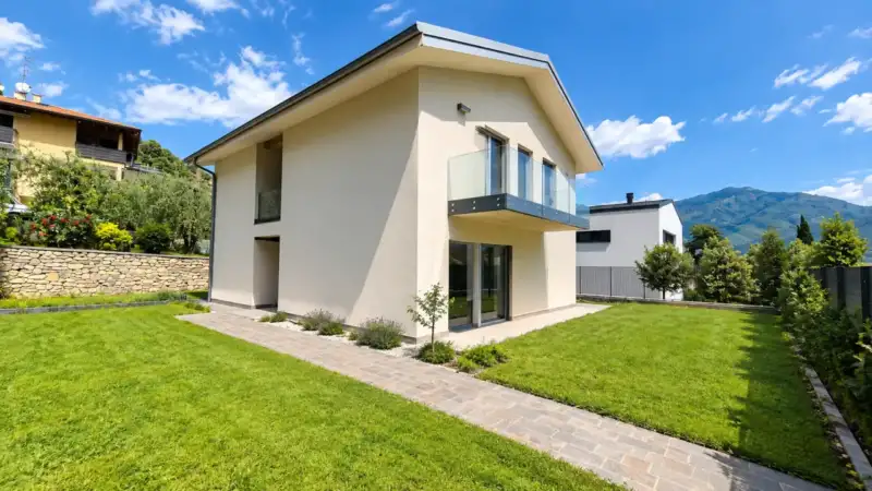Neu erbaute freistehende Villa in Varone, Riva del Garda, Riva del Garda