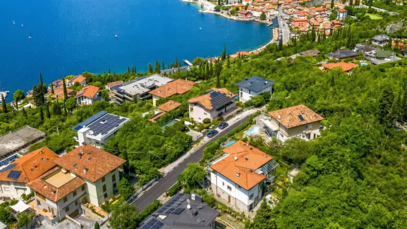 Detached villa with swimming pool and lake view in Torbole, Nago - Torbole, Nago Torbole