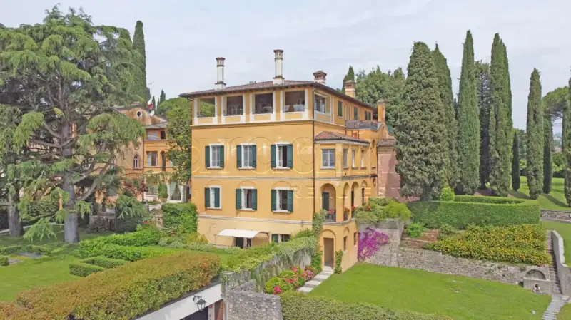Elegante Wohnung in Tenuta Le Posteghe in Polpenazze del Garda, Polpenazze del Garda