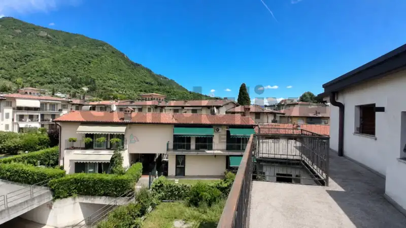Penthaus mit 100m² Terrasse in neuer Wohnanlage mit Pool, in Salò, Salò