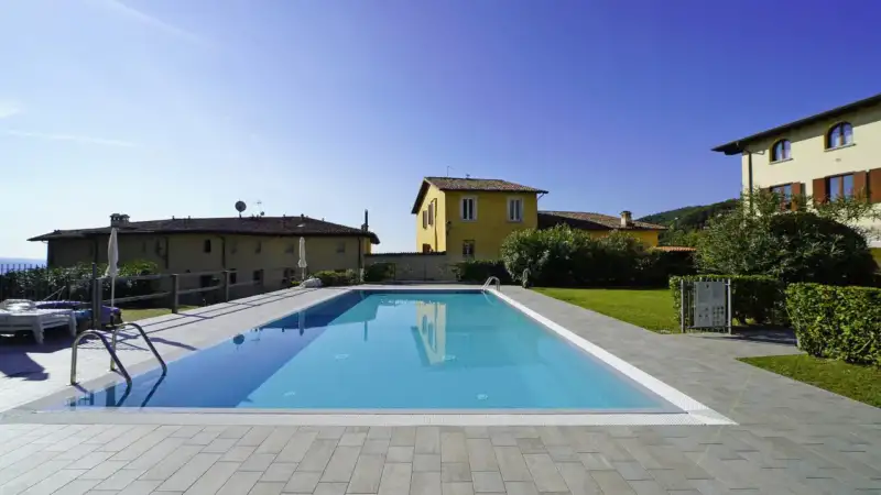 Dreizimmerwohnung mit Seeblick in Residenz mit Pool in Serniga, Salò, Salò