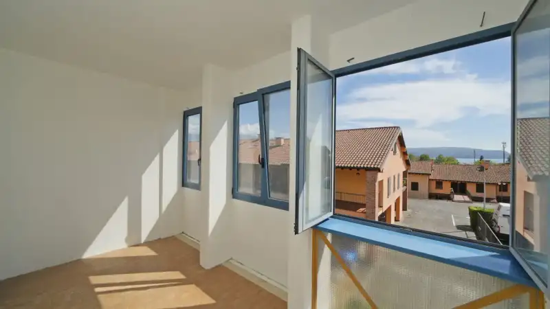 Ampio trilocale da personalizzare nel centro residenziale di Toscolano, Toscolano Maderno