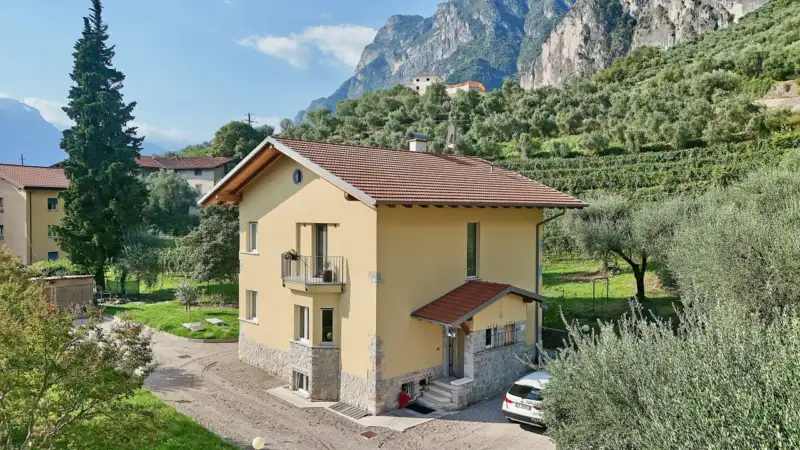 Vollständig renovierte freistehende Villa in Varone, Riva del Garda, Riva del Garda