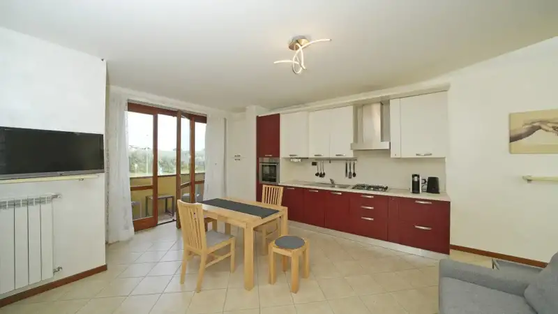 Esclusivo loft con balcone vista lago in contesto con piscina a Puegnago del Garda, Puegnago sul Garda