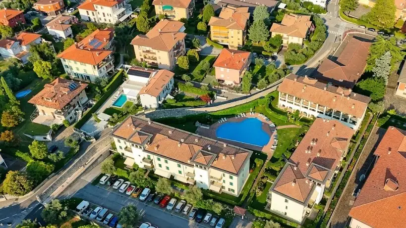 Aerial view of the residence with pool and parking in Salò