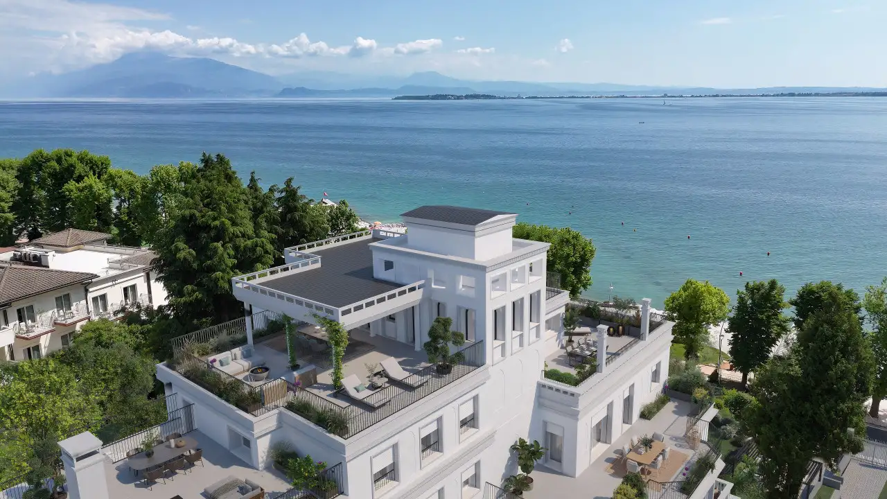 Palazzo con terrazze e vista lago a Desenzano del Garda